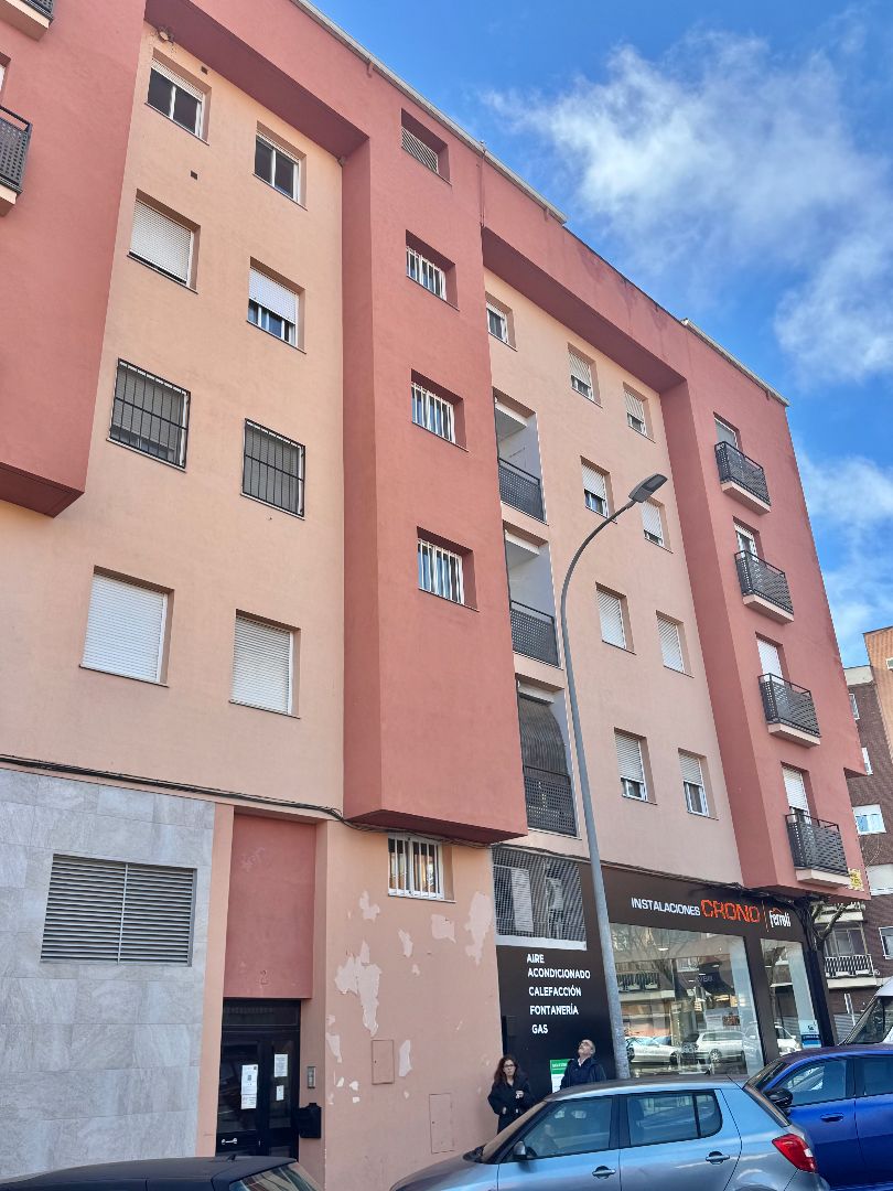 Exterior view of Duplex for sale in Badajoz Capital  with Air Conditioner, Heating and Oven