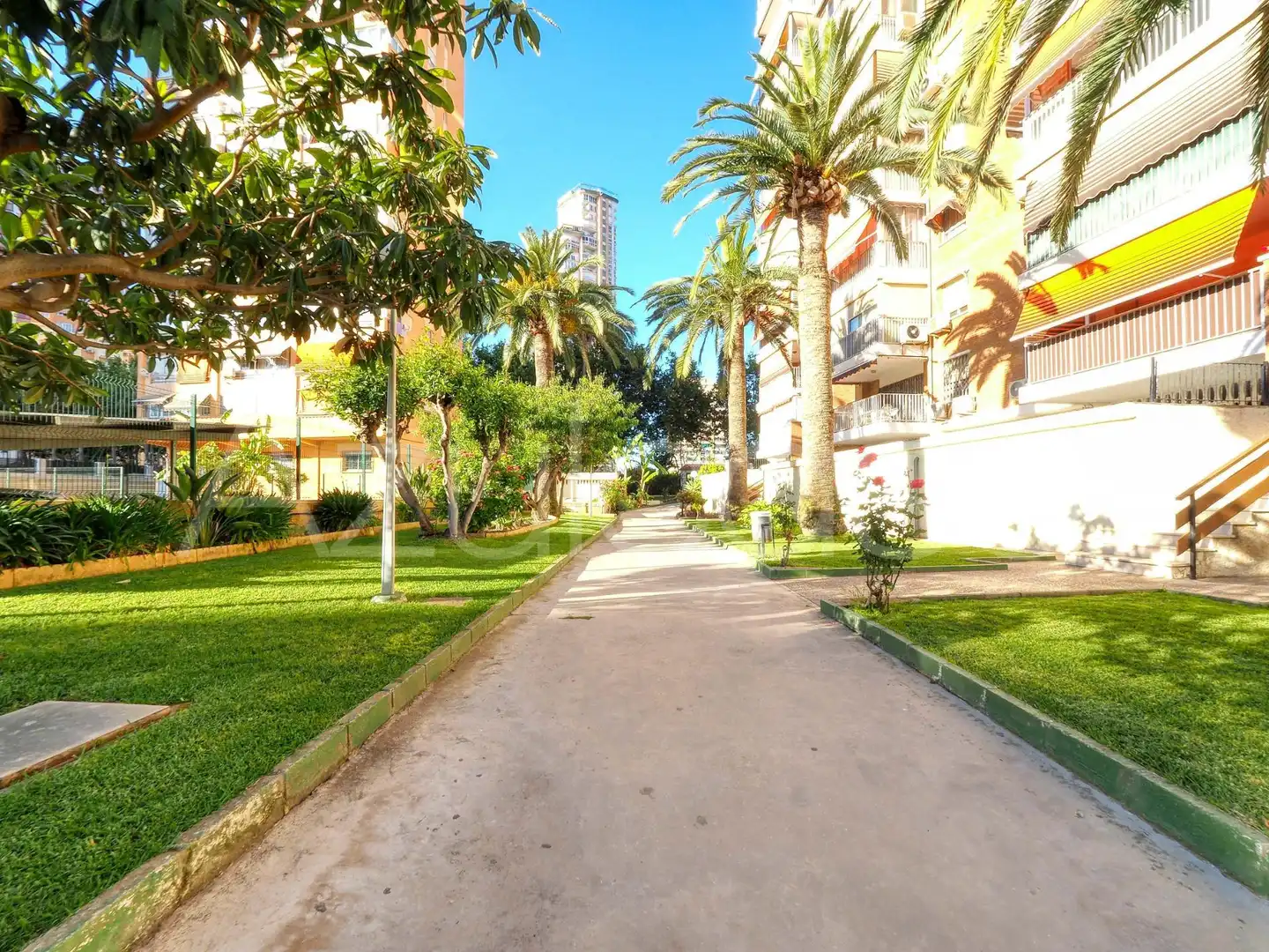 Exterior view of Flat for sale in Benidorm  with Air Conditioner and Community pool