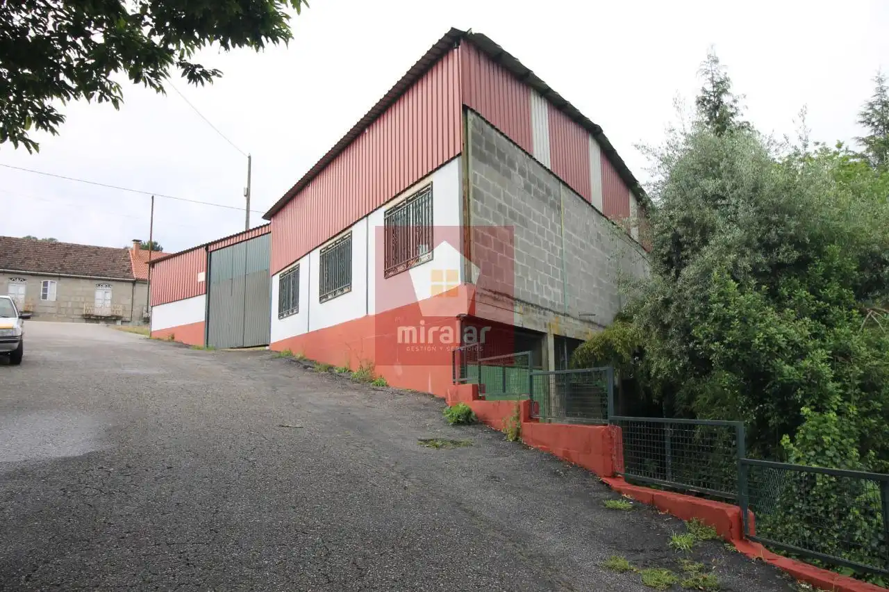 Außenansicht von Fabrikhallen zur Miete in Ponteareas