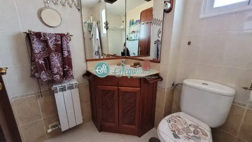 Bathroom of Flat for sale in Segovia  with Heating, Parquet flooring and Terrace