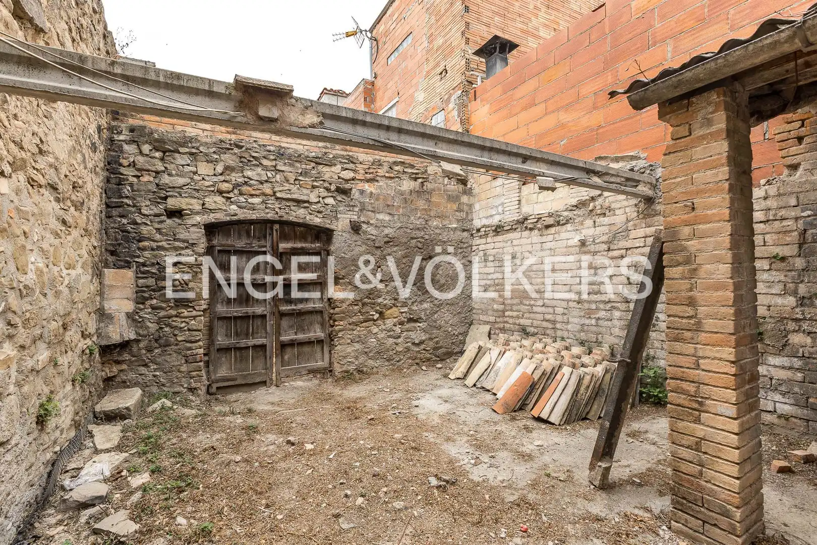 Vista exterior de Casa adosada en venda en Sant Vicenç de Castellet amb Calefacció i Jardí privat