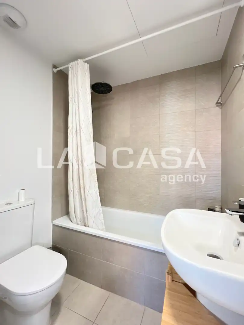 Bathroom of Flat for sale in Artigues - Llefià