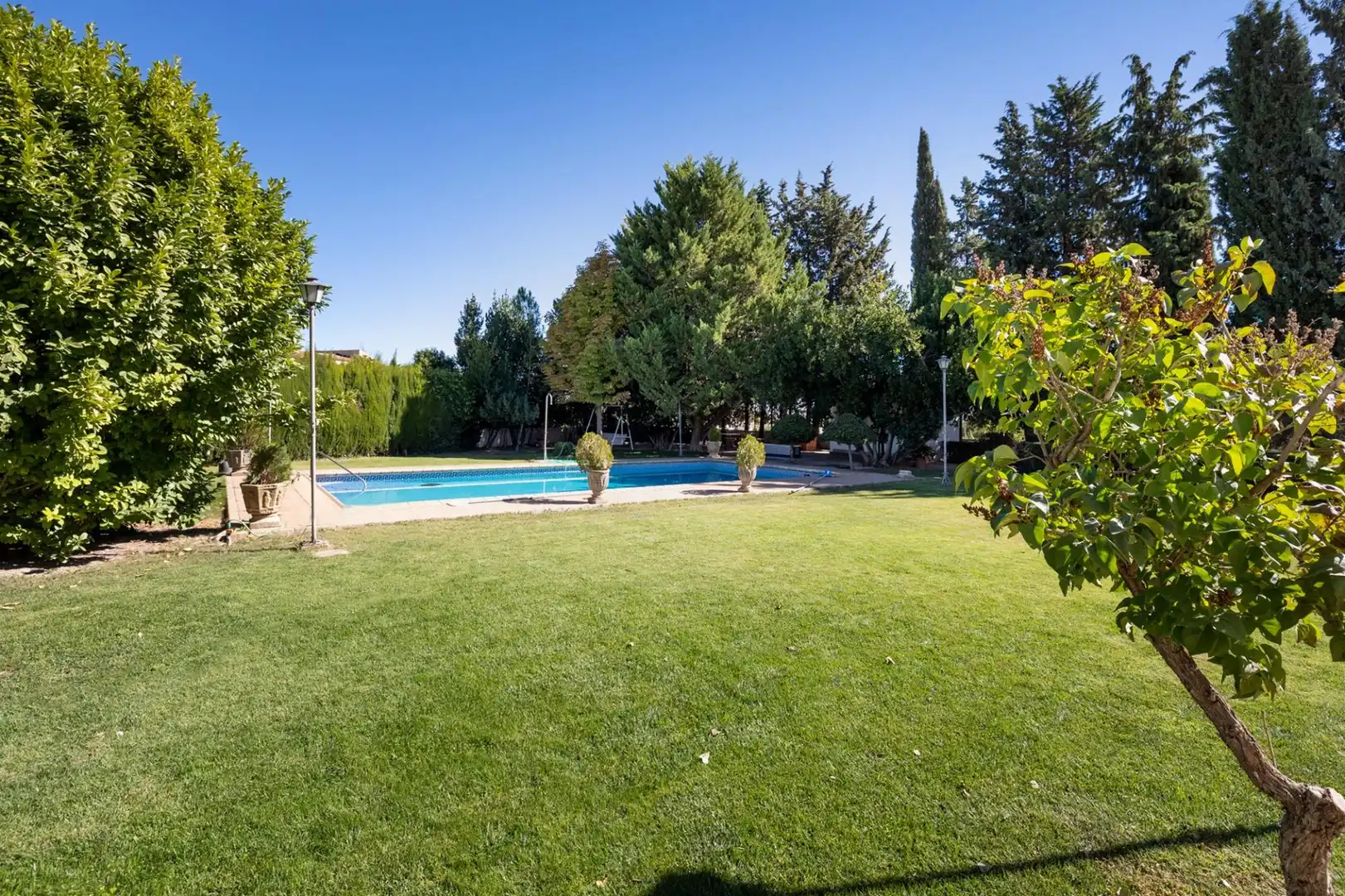 Piscina de Casa o xalet en venda en Baza amb Aire condicionat, Calefacció i Jardí privat