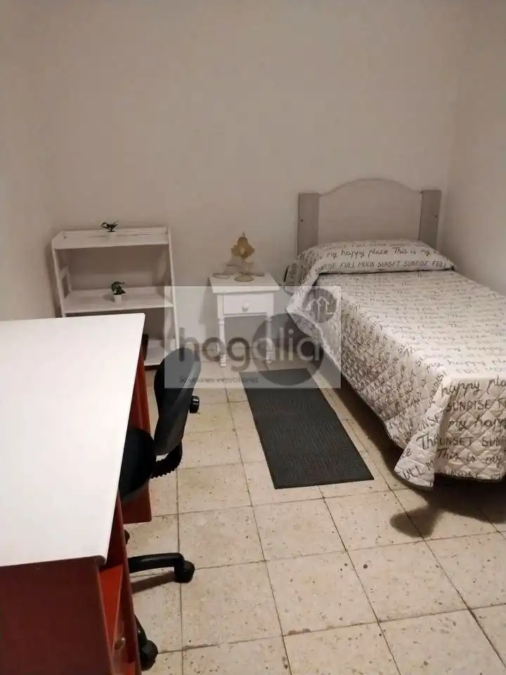 Schlafzimmer von Wohnung zur Miete in Sevilla mit Klimaanlage, Terrasse und Möbliert