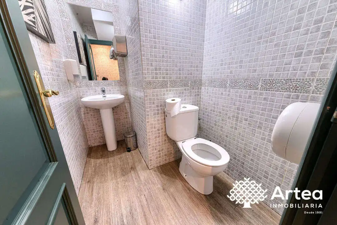Badezimmer von Geschaftsraum zur Miete in Bilbao  mit Klimaanlage und Möbliert