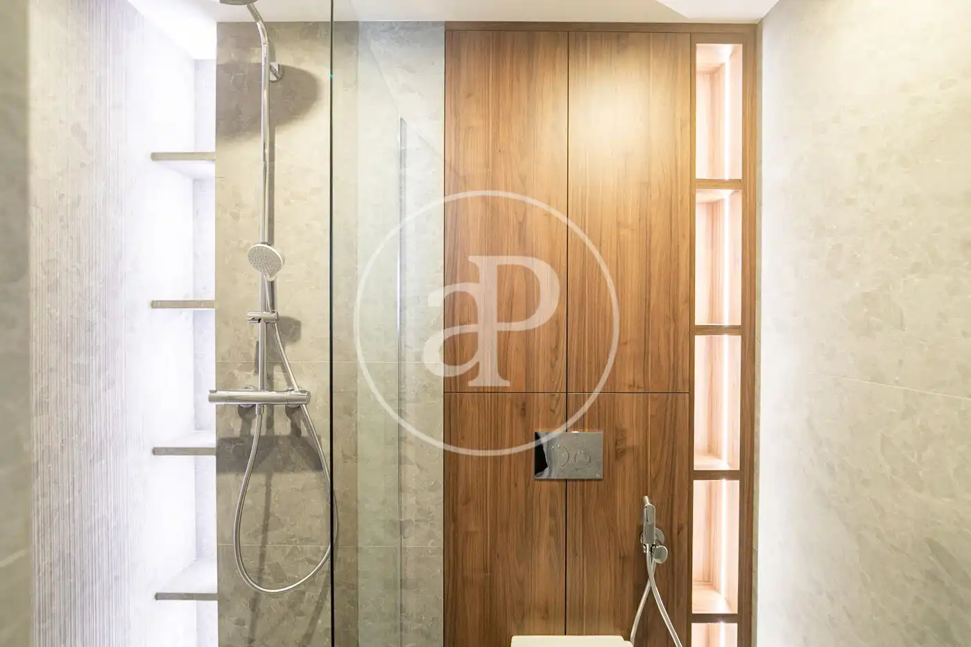 Bathroom of Flat for sale in Barcelona  with Air Conditioner, Heating and Balcony