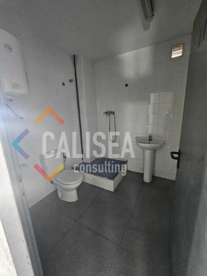 Bany de Nau industrial de lloguer en Terrassa