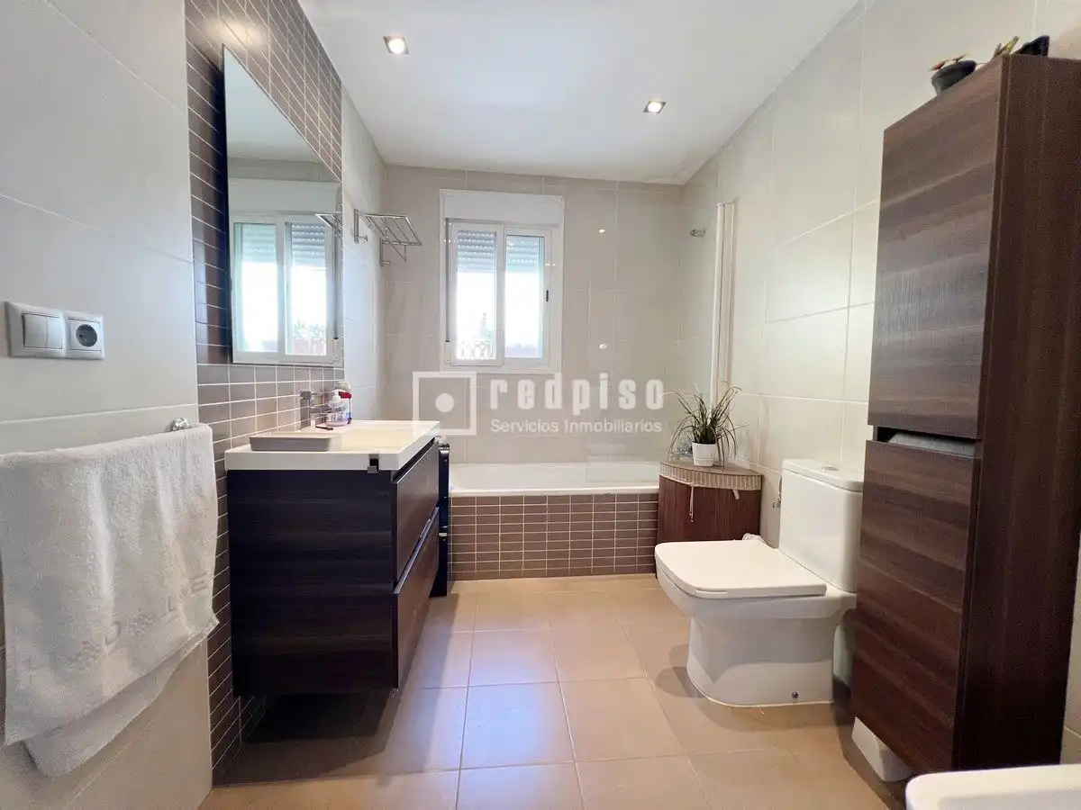 Badezimmer von Haus oder Chalet zum Verkauf in Málaga mit Klimaanlage und Terrasse