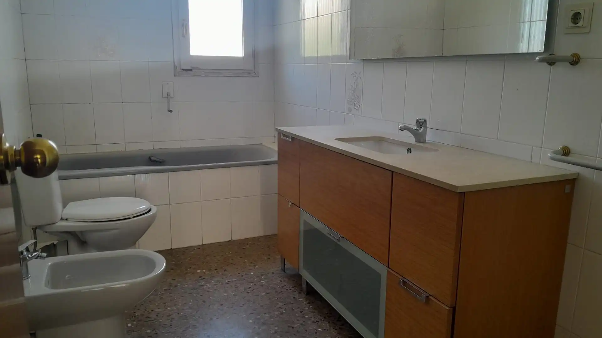 Bany de Casa o xalet en venda en Ripollet amb Calefacció, Terrassa i Traster