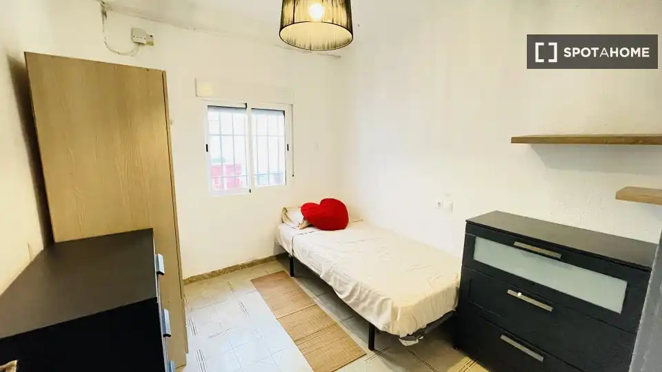 Bedroom of Flat for rent in Valencia  with Air Conditioner, Heating and Furnished