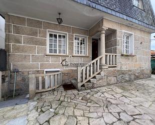 Vista exterior de Casa o xalet de lloguer en Pontevedra Capital  amb Jardí privat