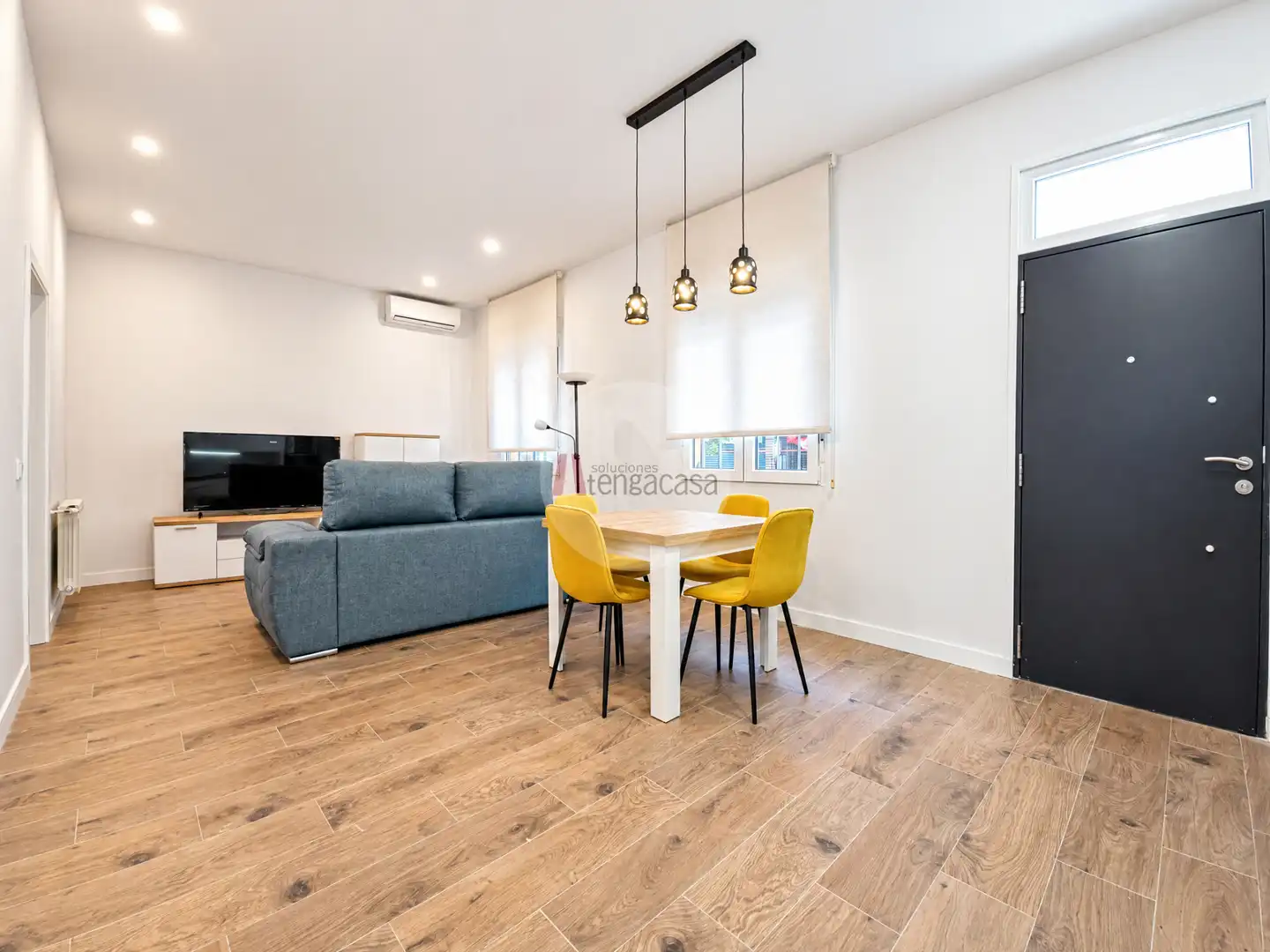 Sala de estar de Piso de alquiler en  Madrid Capital con Aire acondicionado, Calefacción y Amueblado