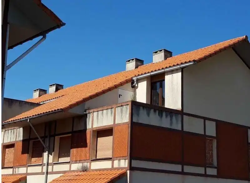 Außenansicht von Gebäude zum Verkauf in Cartes