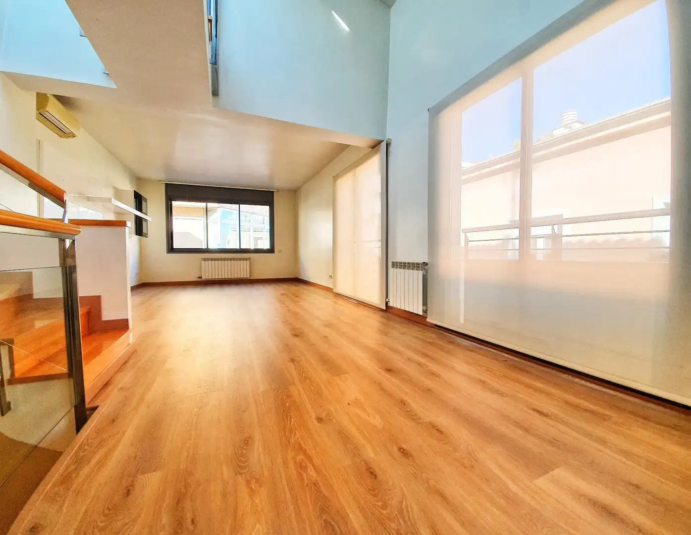 Sala d'estar de Casa o xalet en venda en Sant Cugat del Vallès amb Aire condicionat, Calefacció i Parquet
