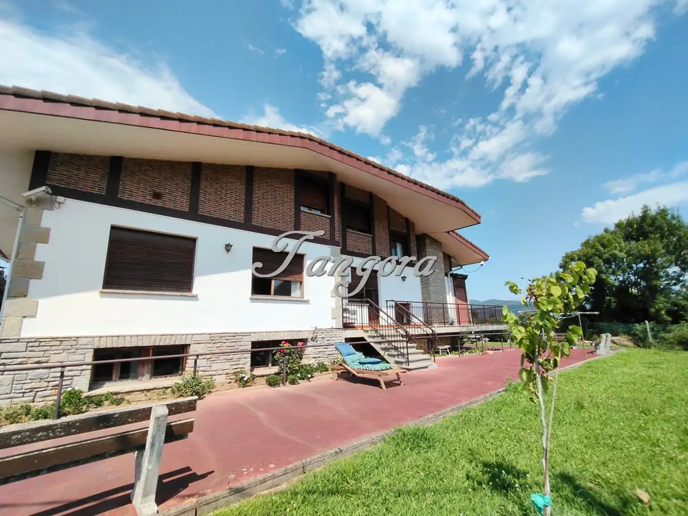 Vista exterior de Casa o xalet en venda en Busturia amb Calefacció, Jardí privat i Parquet