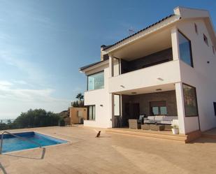 Vista exterior de Casa o xalet en venda en Benalmádena amb Aire condicionat, Calefacció i Jardí privat