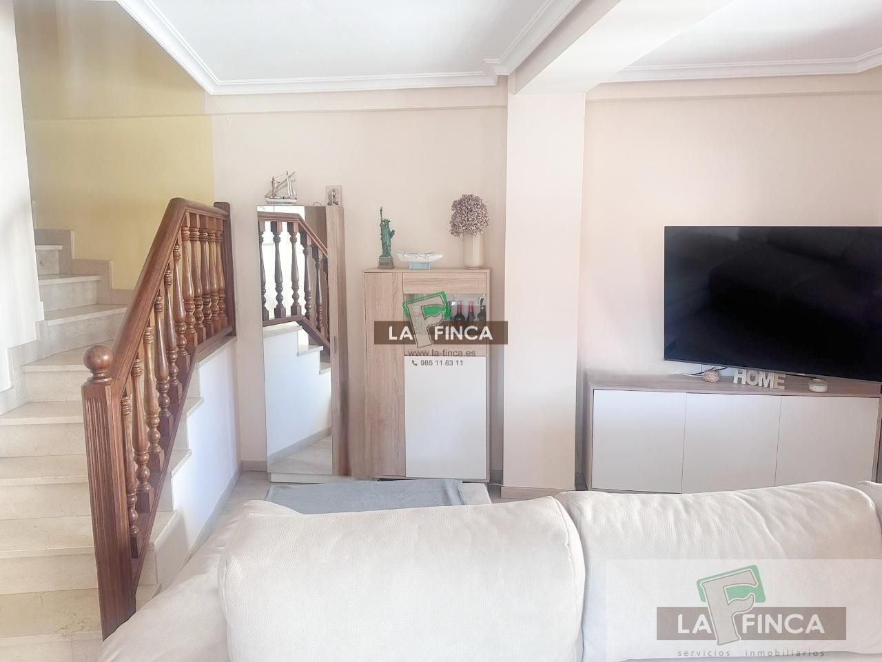 Sala d'estar de Pis en venda en Oviedo  amb Calefacció i Terrassa