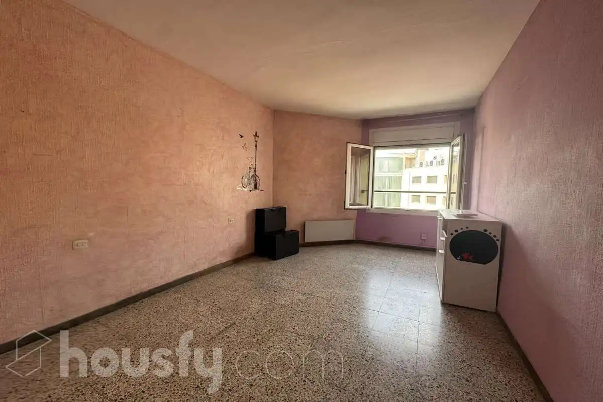 Sala d'estar de Pis en venda en Girona amb Aire condicionat, Calefacció i Moblat