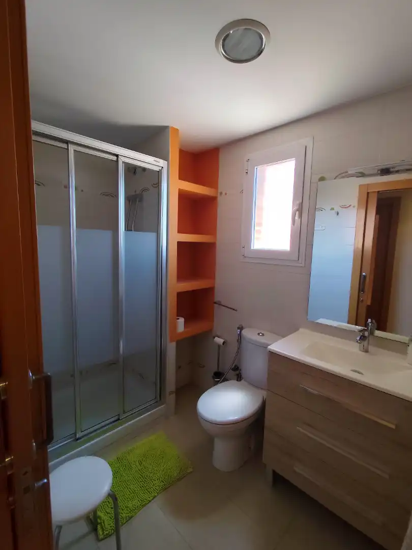 Bathroom of Flat for rent in Valencia  with Air Conditioner, Furnished and Washing machine