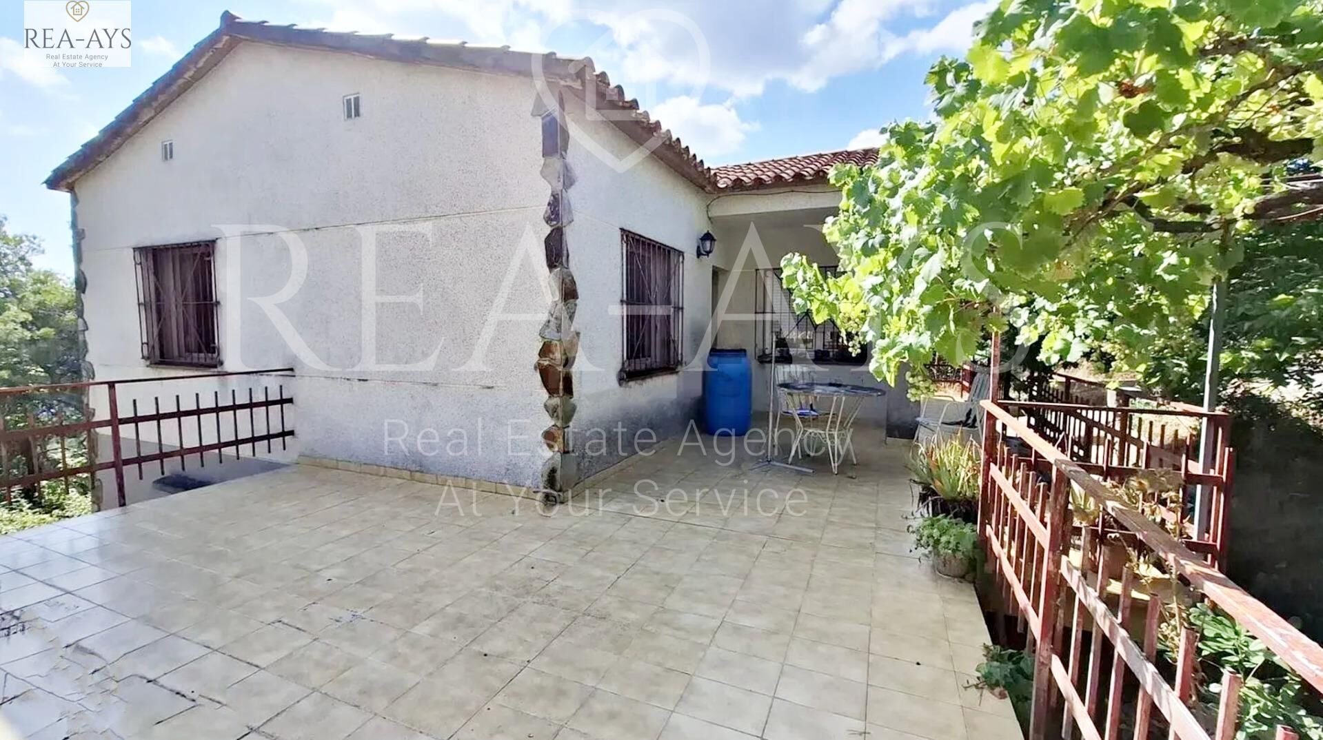 Vista exterior de Casa o xalet en venda en Vallirana amb Calefacció, Jardí privat i Terrassa