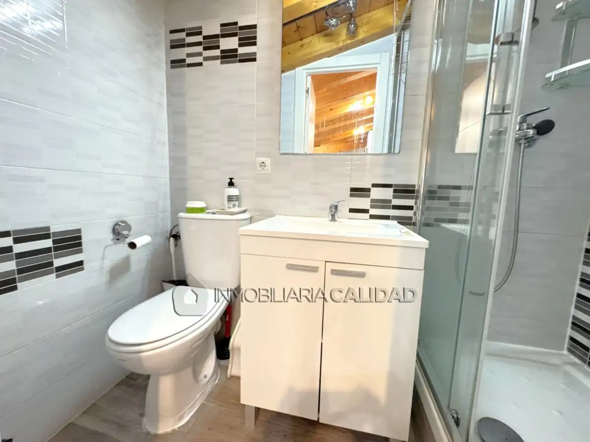 Badezimmer von Wohnung zur Miete in Burgos mit Heizung und Möbliert