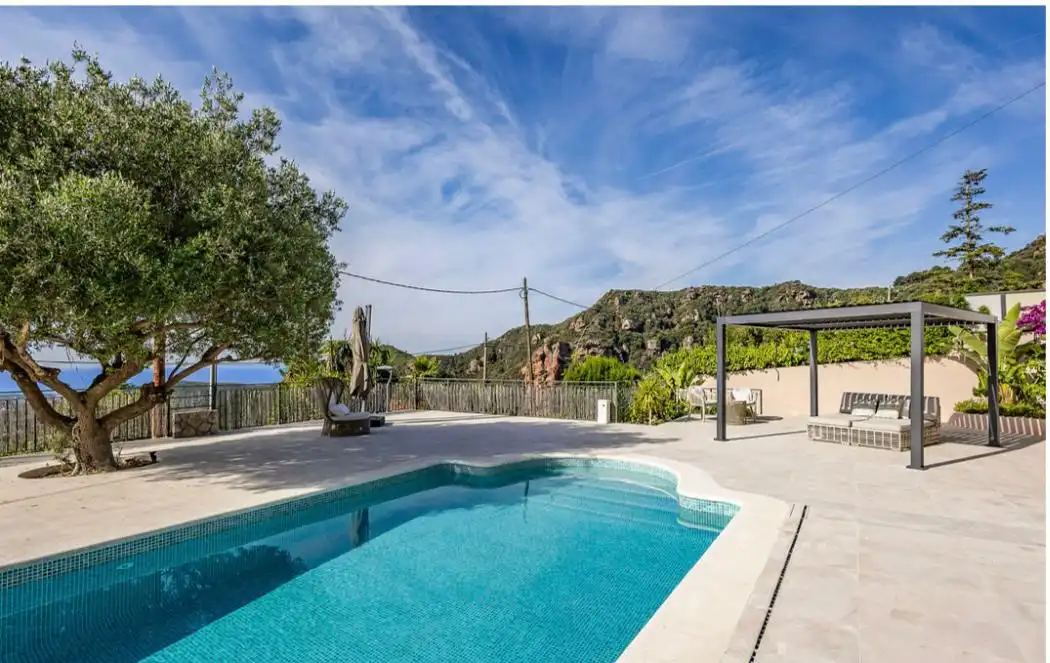 Piscina de Casa o xalet en venda en Gavà amb Aire condicionat, Calefacció i Jardí privat