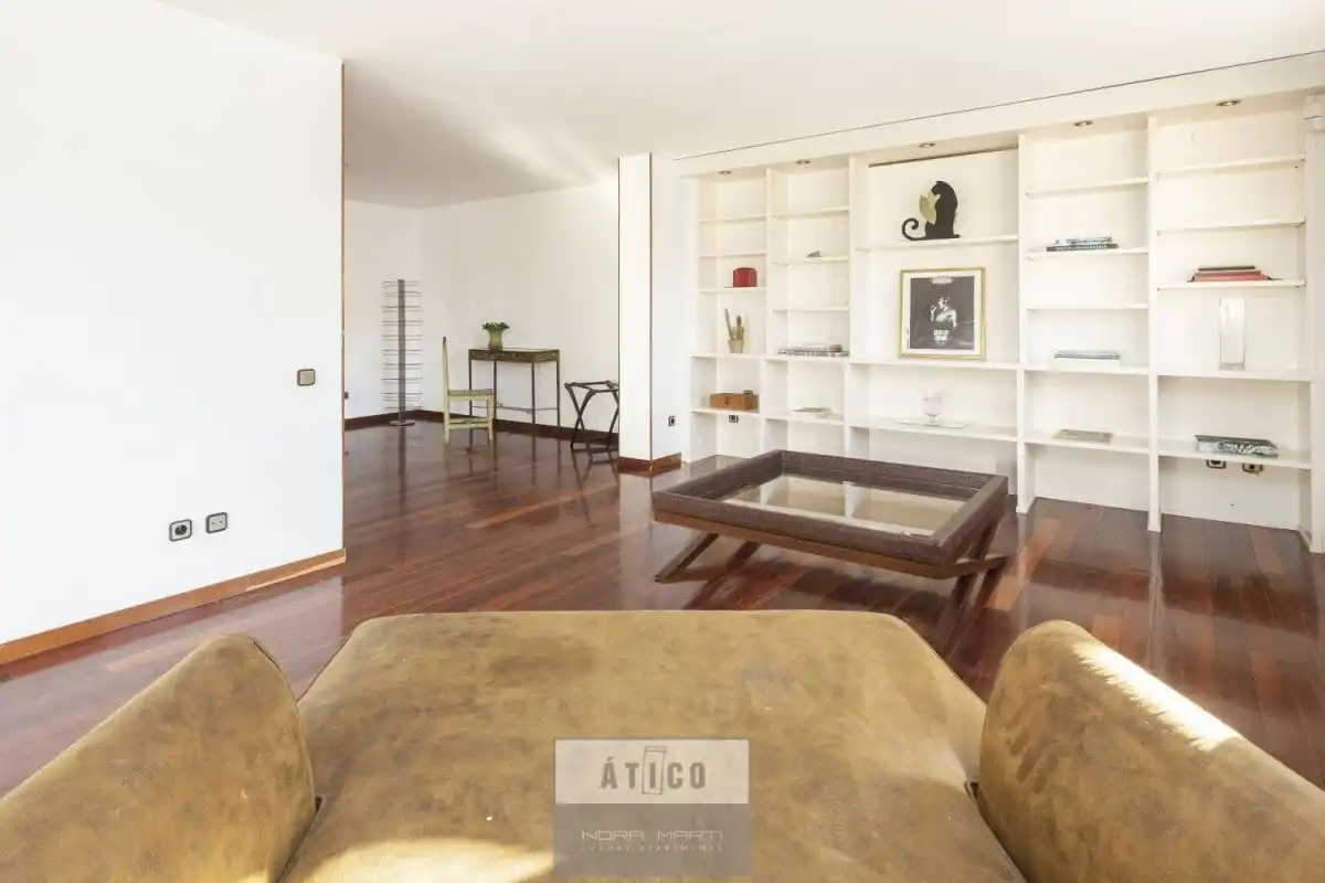 Dachboden zur Miete in Vila de Gràcia