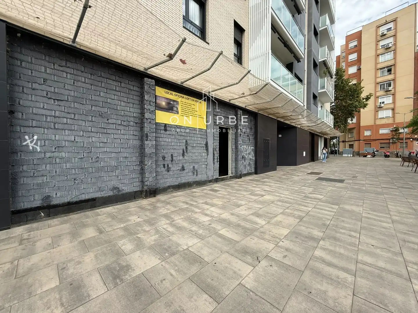 Exterior view of Office for sale in L'Hospitalet de Llobregat  with Air Conditioner
