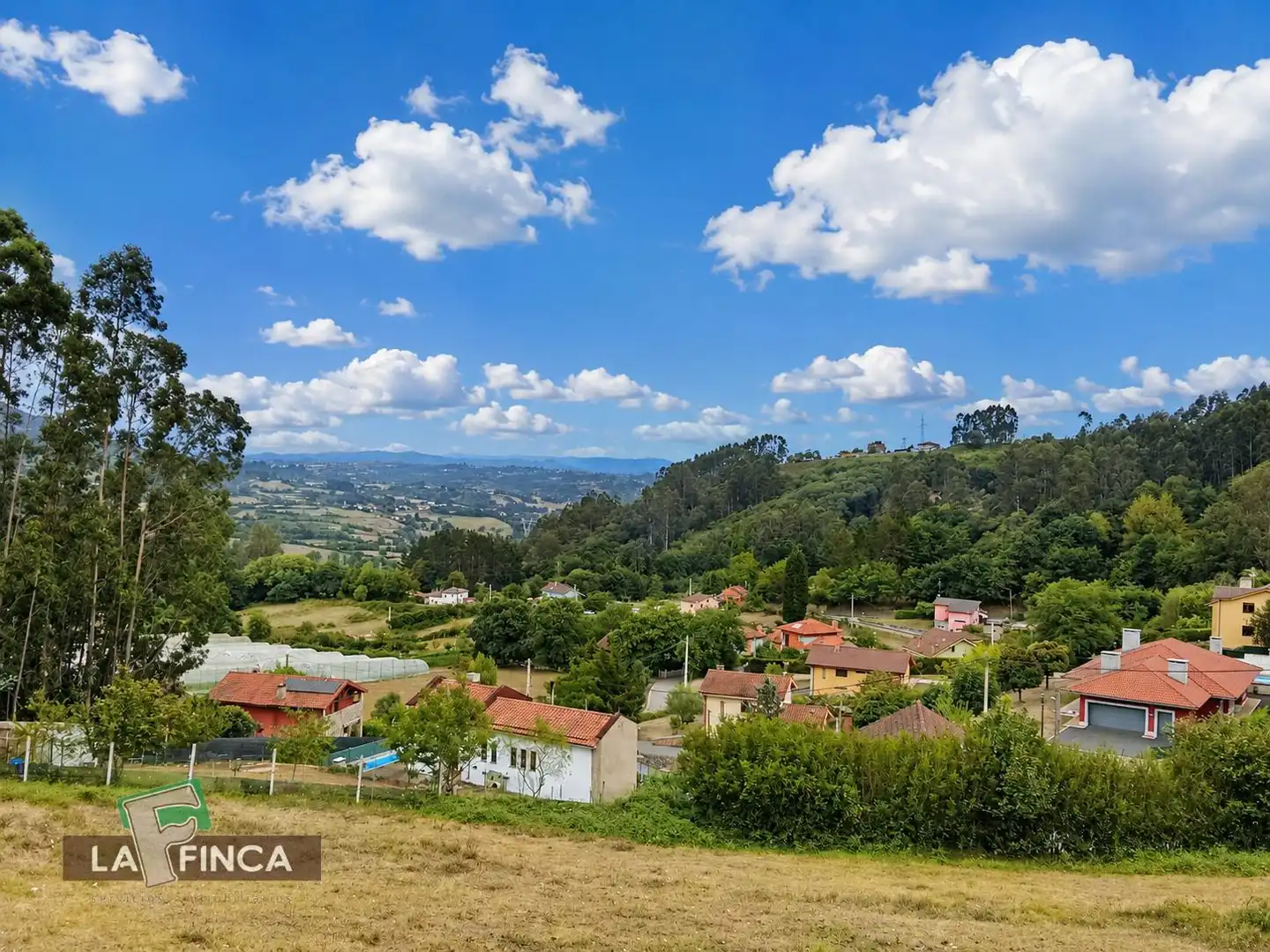 Vista exterior de Residencial en venta en Las Regueras  