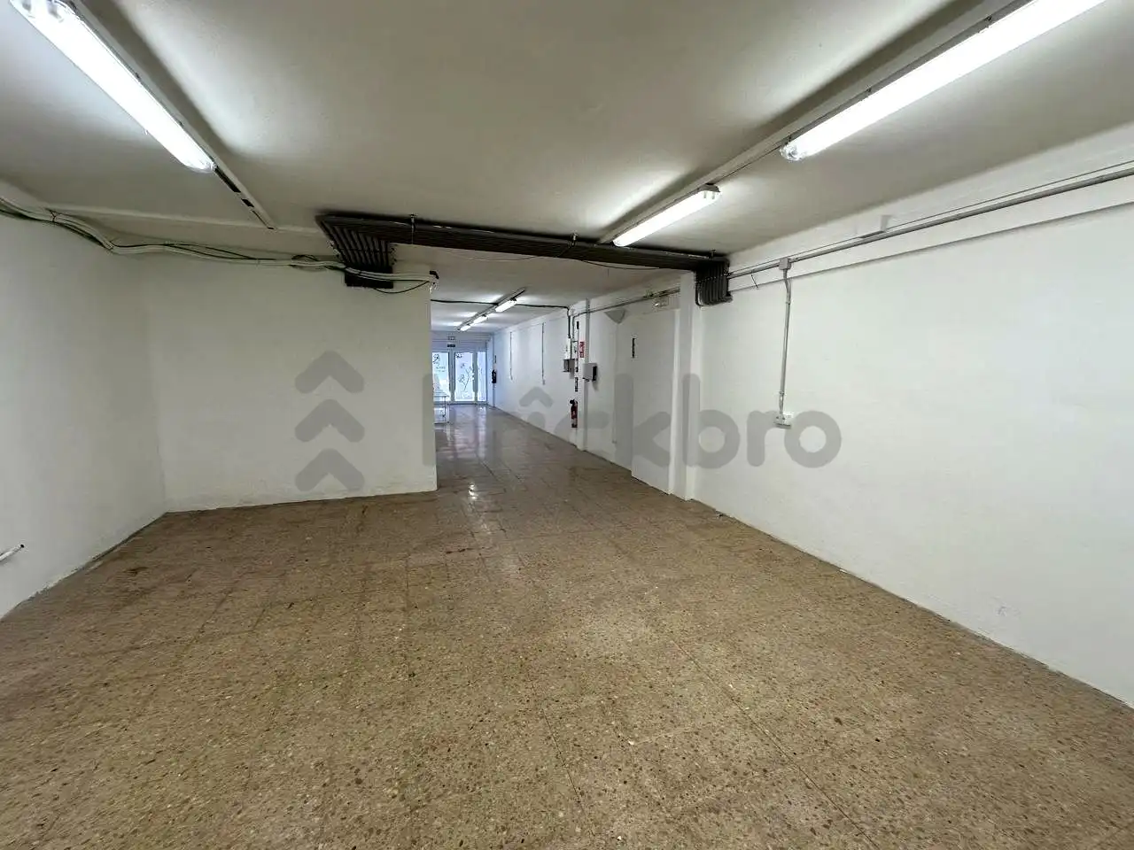 Commercial properties for sale in Barcelona  with Air Conditioner