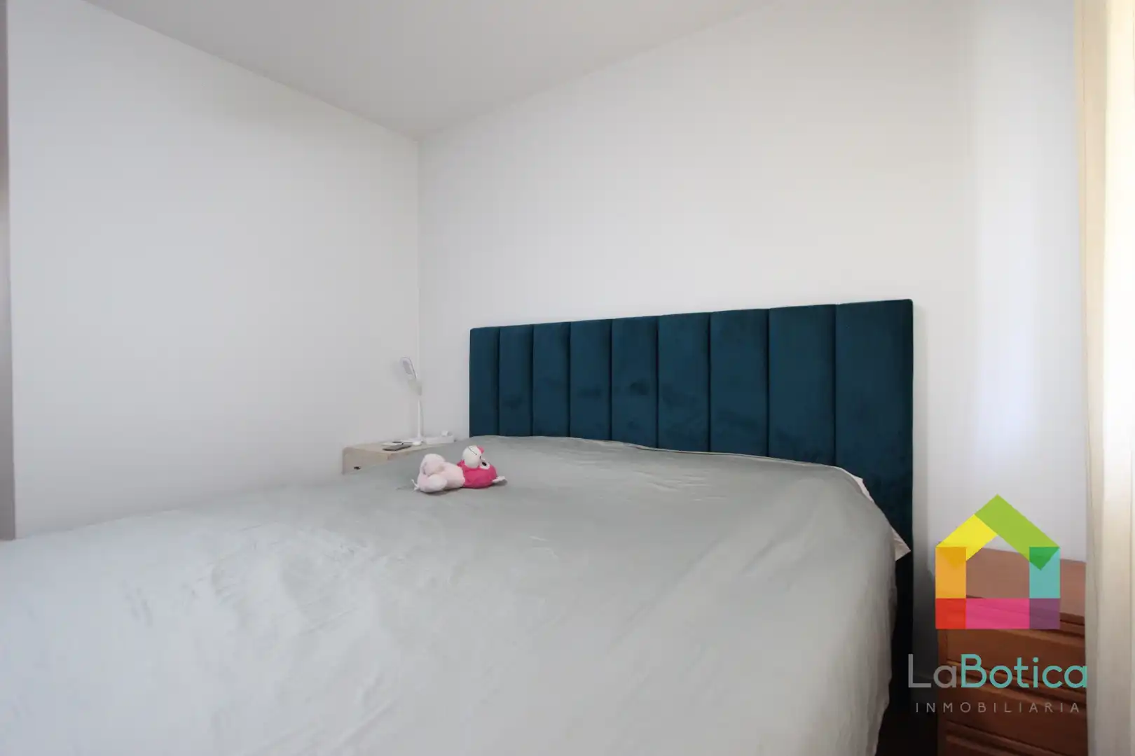 Habitación de Casa adosada de alquiler en Nambroca con Calefacción, Piscina y Horno