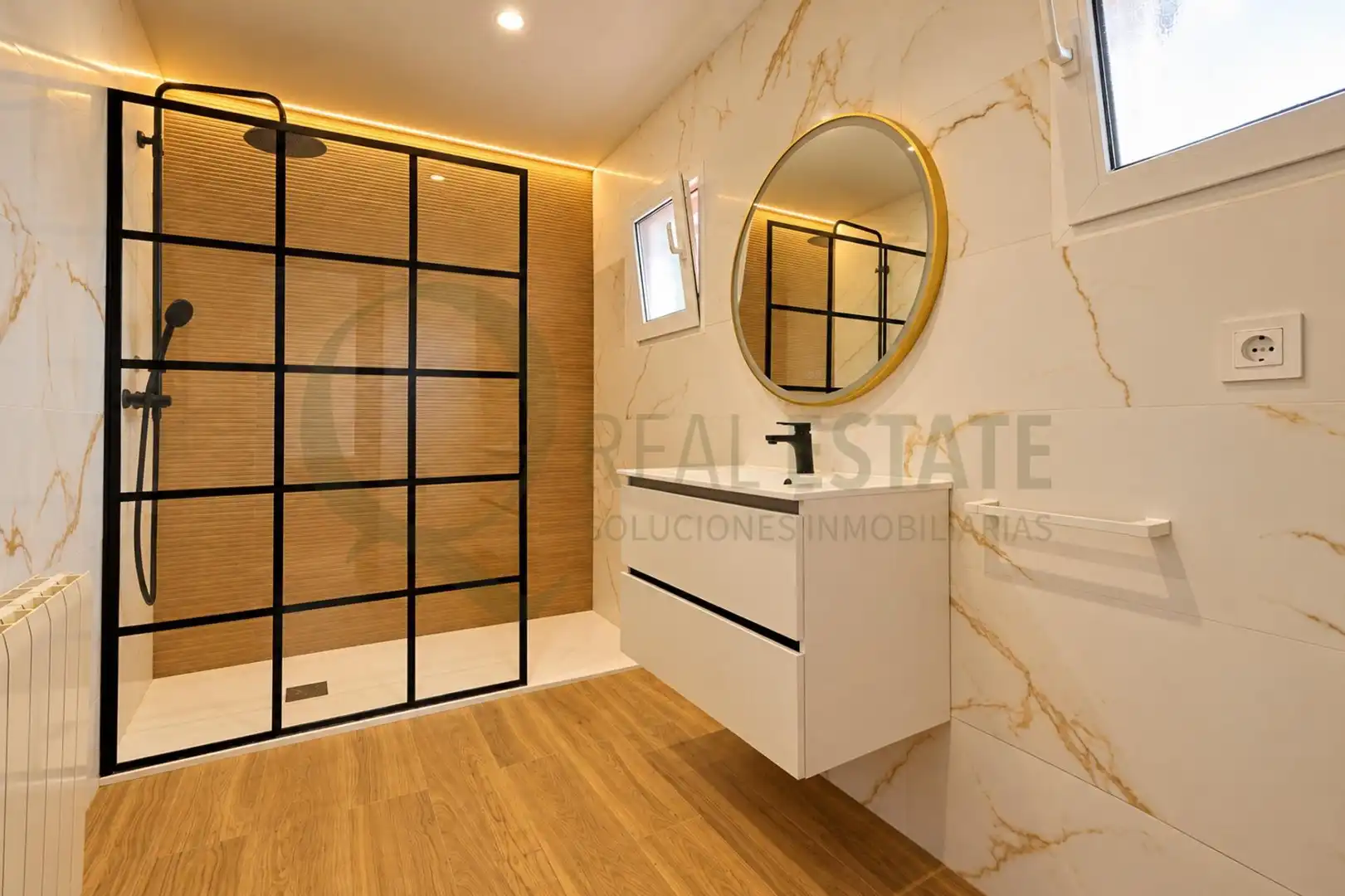 Badezimmer von Haus oder Chalet zum Verkauf in Alicante / Alacant mit Klimaanlage, Heizung und Privatgarten