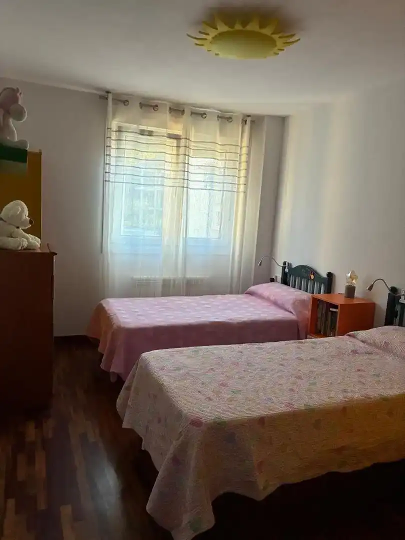 Dormitori de Pis en venda en Etxebarria  amb Balcó