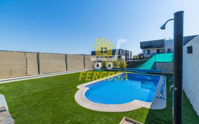 Swimming pool of Single-family semi-detached for sale in Navalcarnero  with Air Conditioner, Heating and Private garden