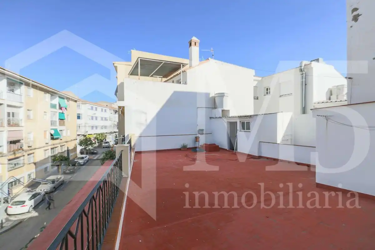 Vista exterior de Casa o xalet en venda en Vélez-Málaga amb Aire condicionat, Terrassa i Balcó