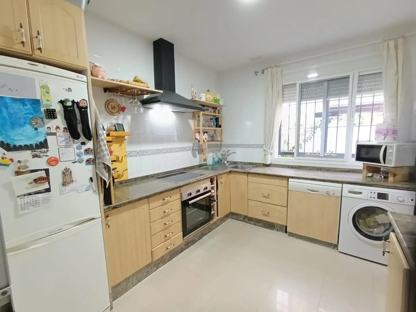 Kitchen of Houses for sale in Coria del Río