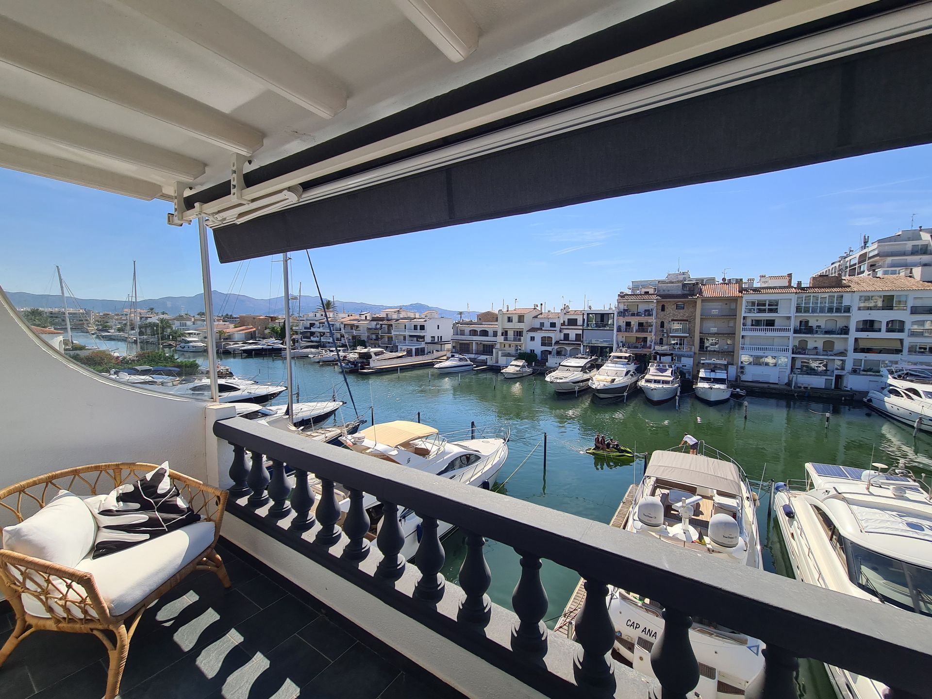 Terrassa de Apartament en venda en Empuriabrava amb Aire condicionat, Calefacció i Parquet