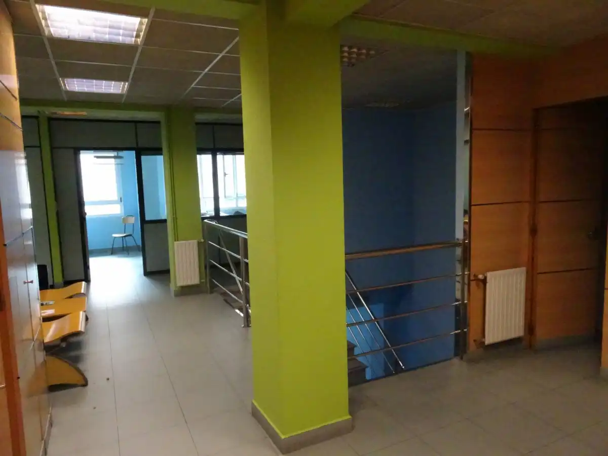 Büro zur Miete in Torrelavega  mit Klimaanlage, Abstellraum und Möbliert