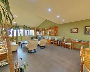 Sala d'estar de Casa adosada en venda en Sant Cugat Sesgarrigues amb Aire condicionat, Calefacció i Jardí privat