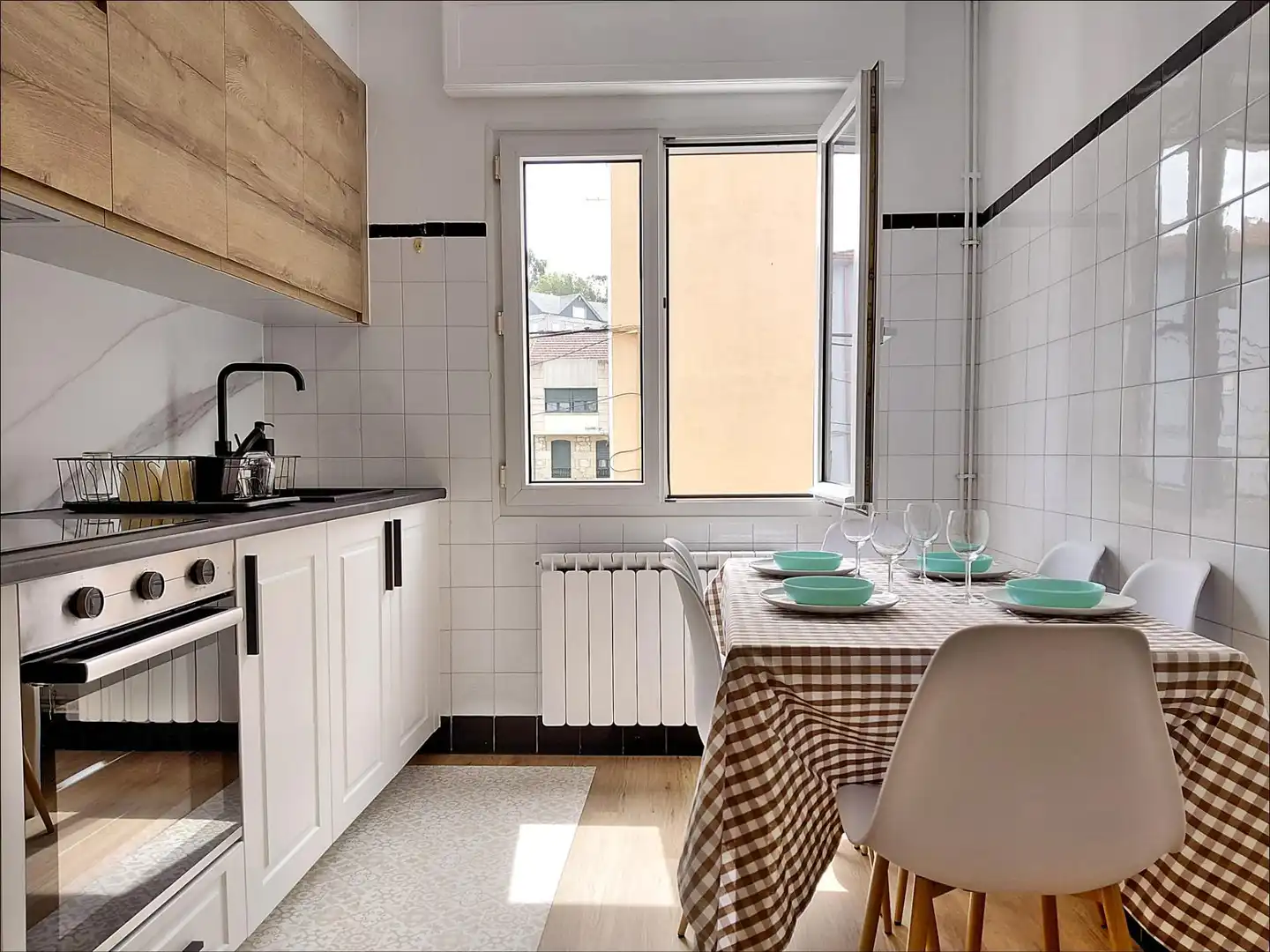 Cuina de Casa o xalet en venda en Vilagarcía de Arousa amb Calefacció, Terrassa i Traster