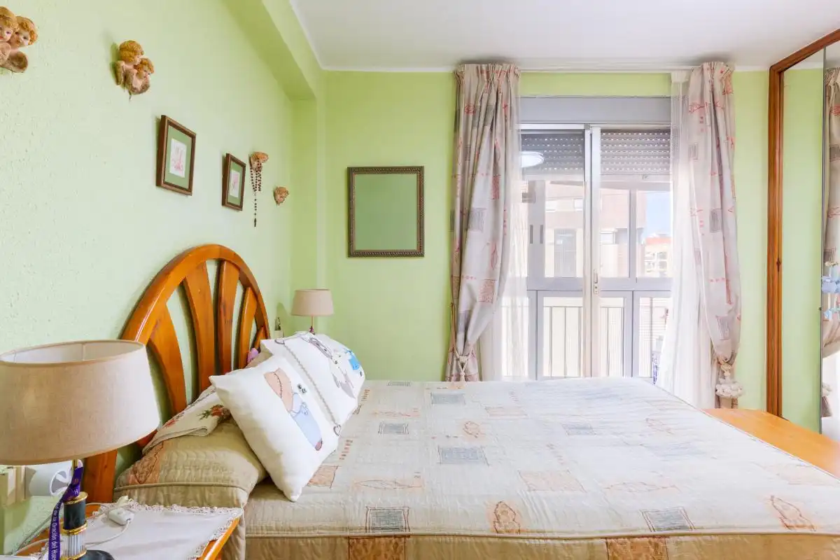 Habitación de Piso en venta en Valencia con Calefacción y Amueblado