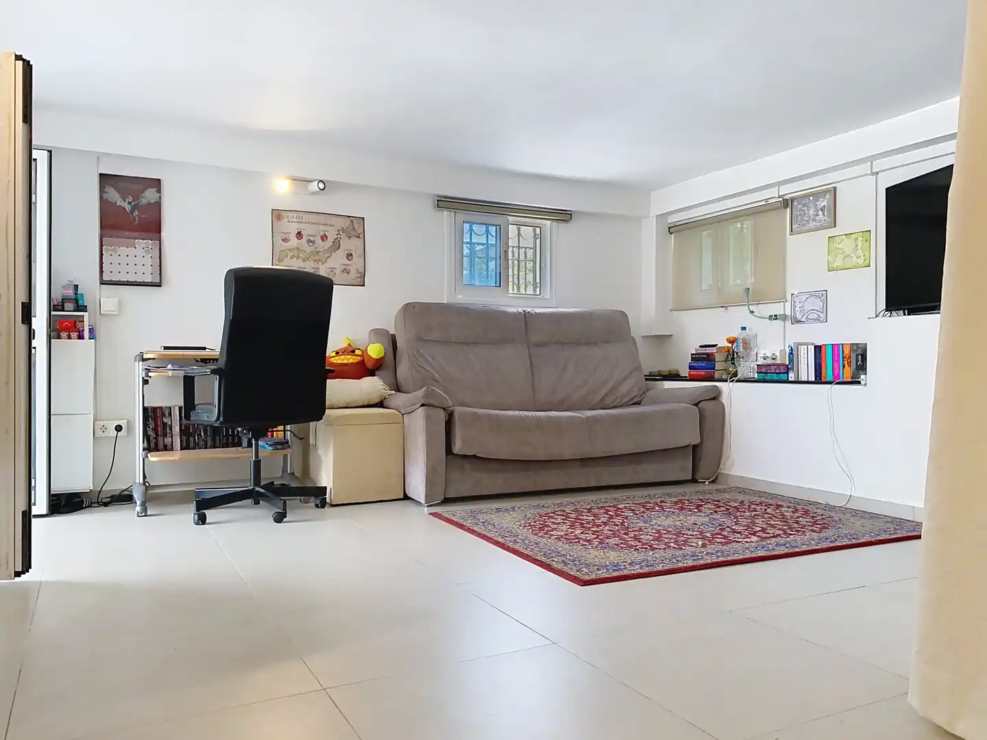 Sala d'estar de Casa adosada en venda en Estepona amb Aire condicionat, Jardí privat i Terrassa