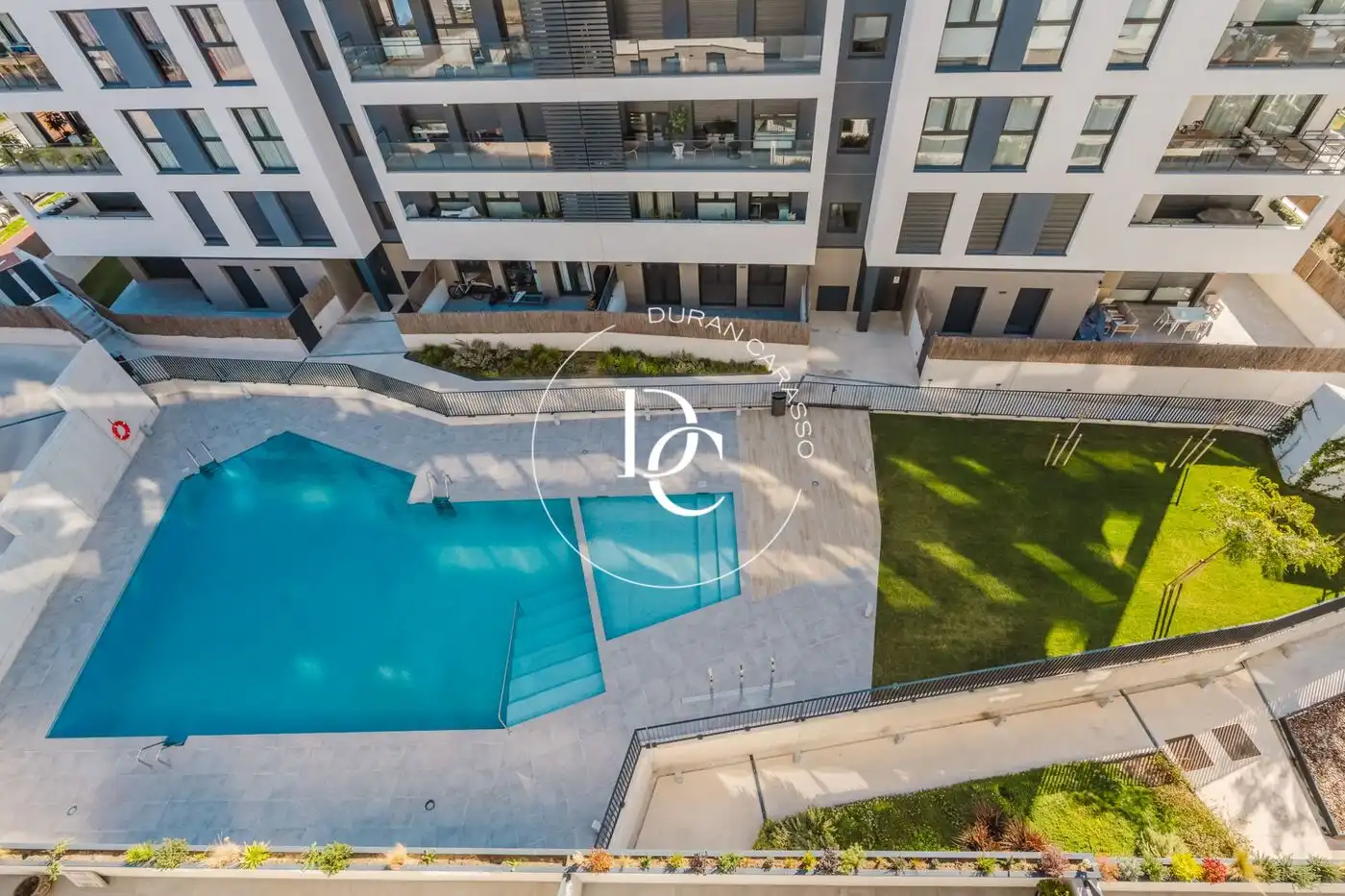 Schwimmbecken von Maisonette zur Miete in Vilanova i la Geltrú mit Klimaanlage, Heizung und Terrasse