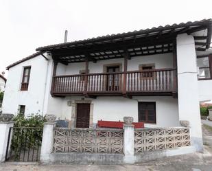 Vista exterior de Casa o xalet en venda en San Vicente de la Barquera amb Jardí privat, Terrassa i Traster