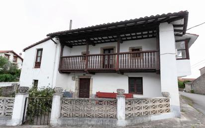 Vista exterior de Casa o xalet en venda en San Vicente de la Barquera amb Jardí privat, Terrassa i Traster