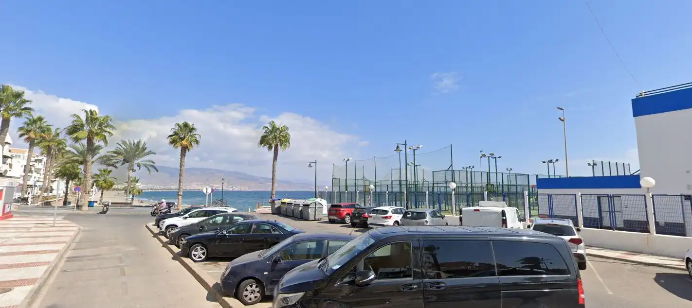 Aparcament de Local de lloguer en Roquetas de Mar amb Aire condicionat, Calefacció i Terrassa