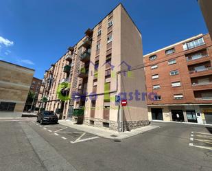 Exterior view of Flat for sale in Salamanca Capital  with Balcony