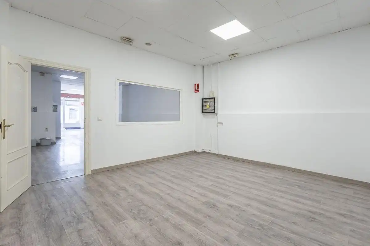 Local comercial en venda a DR.LOPEZ-CANTARERO BALLES 5, imagen 5