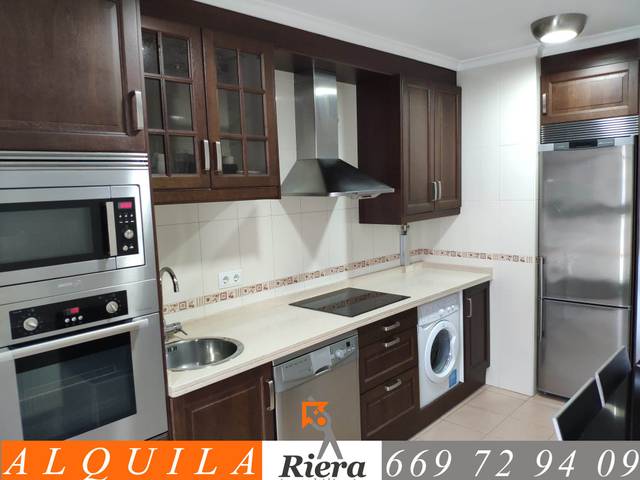 Piso en Alquiler en Calle de María de las Alas Pumariño en Roces