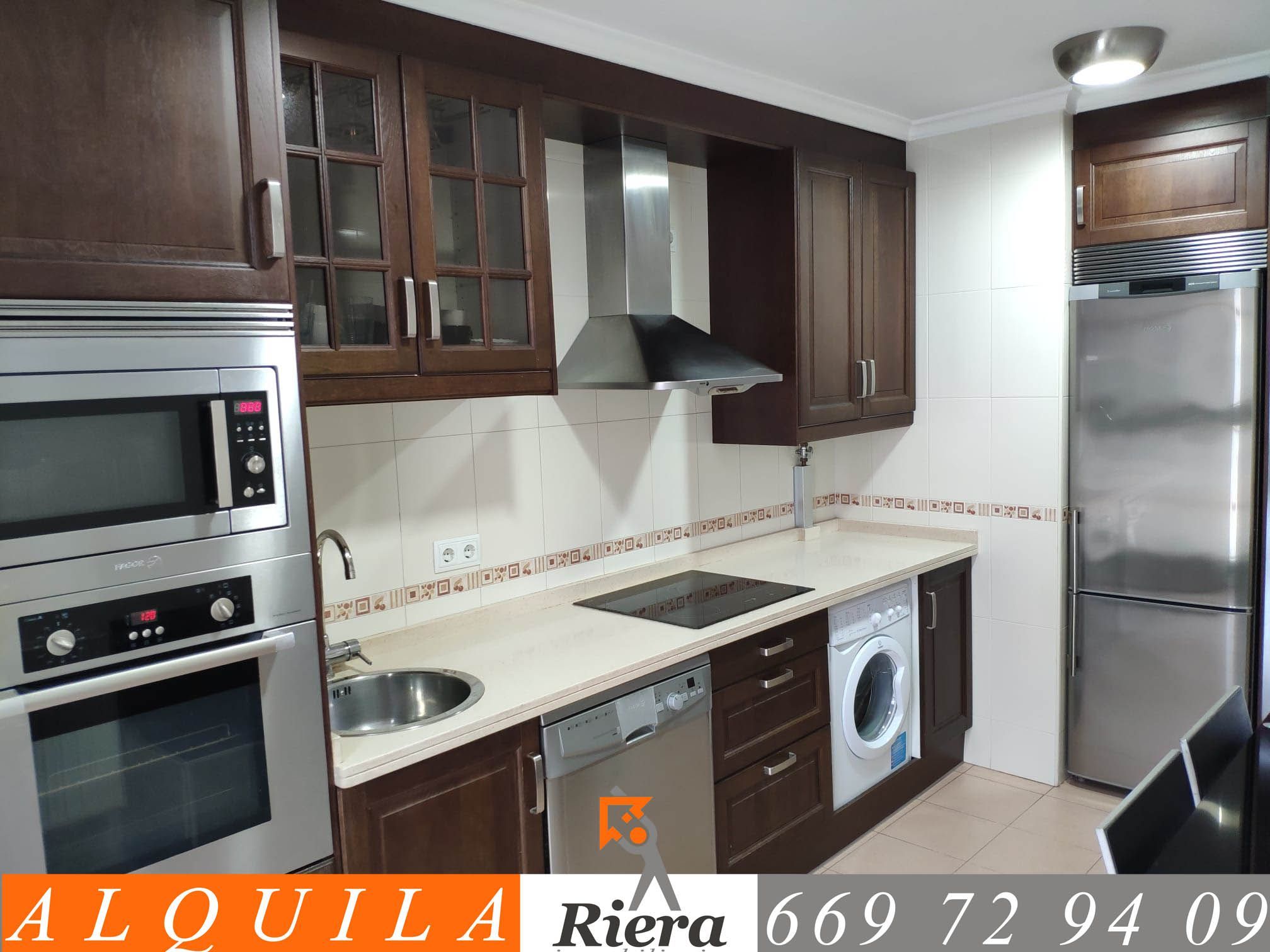 Cuina de Pis de lloguer en Gijón  amb Calefacció, Moblat i Forn